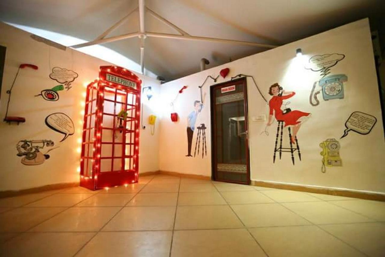 Hotel Eleven Heights ,Bhopal Exteriör bild