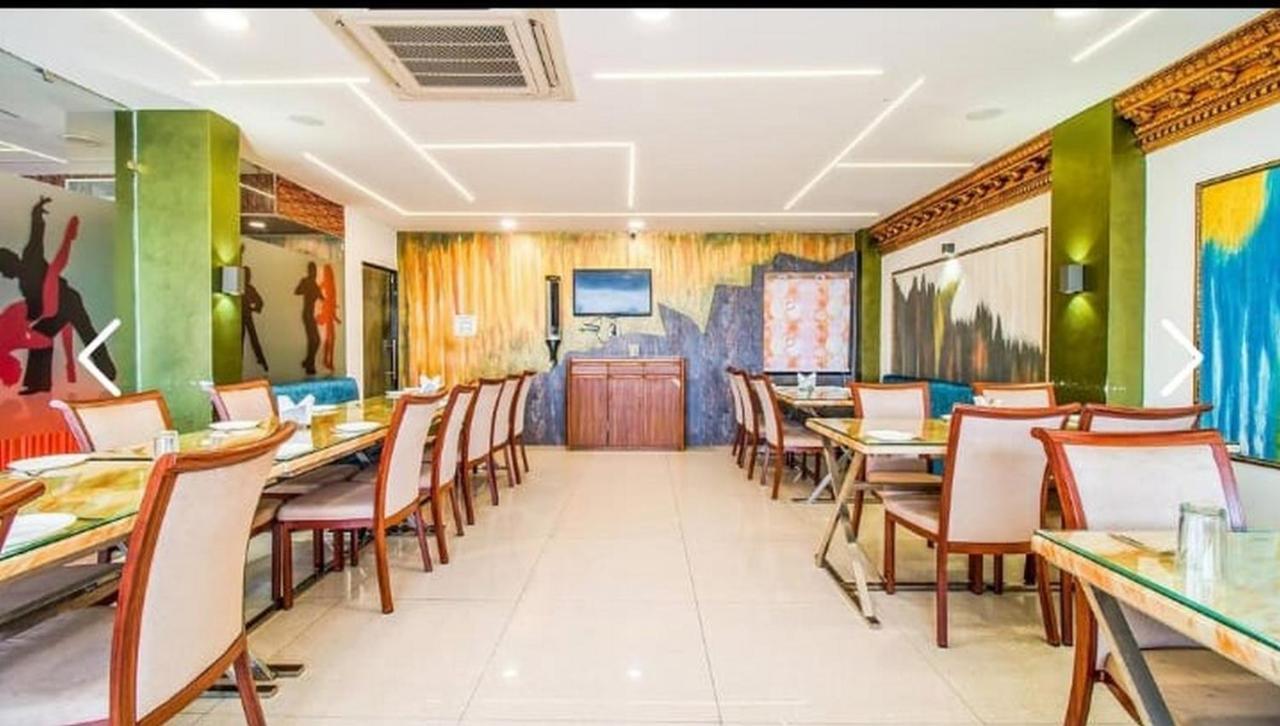 Hotel Eleven Heights ,Bhopal Exteriör bild