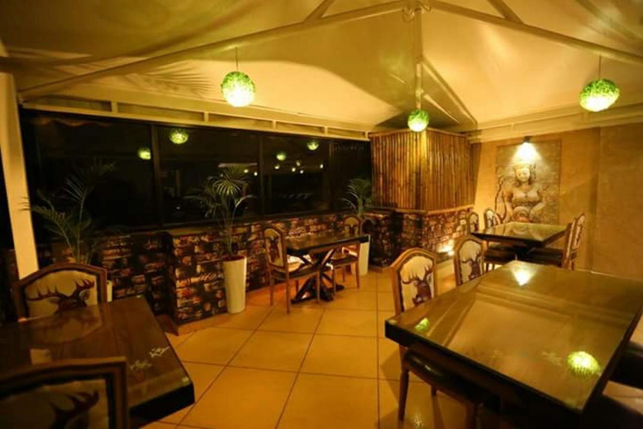 Hotel Eleven Heights ,Bhopal Exteriör bild