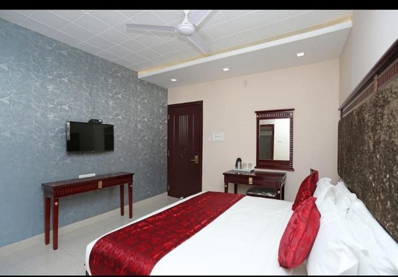 Hotel Eleven Heights ,Bhopal Exteriör bild