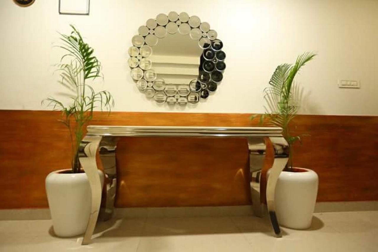 Hotel Eleven Heights ,Bhopal Exteriör bild