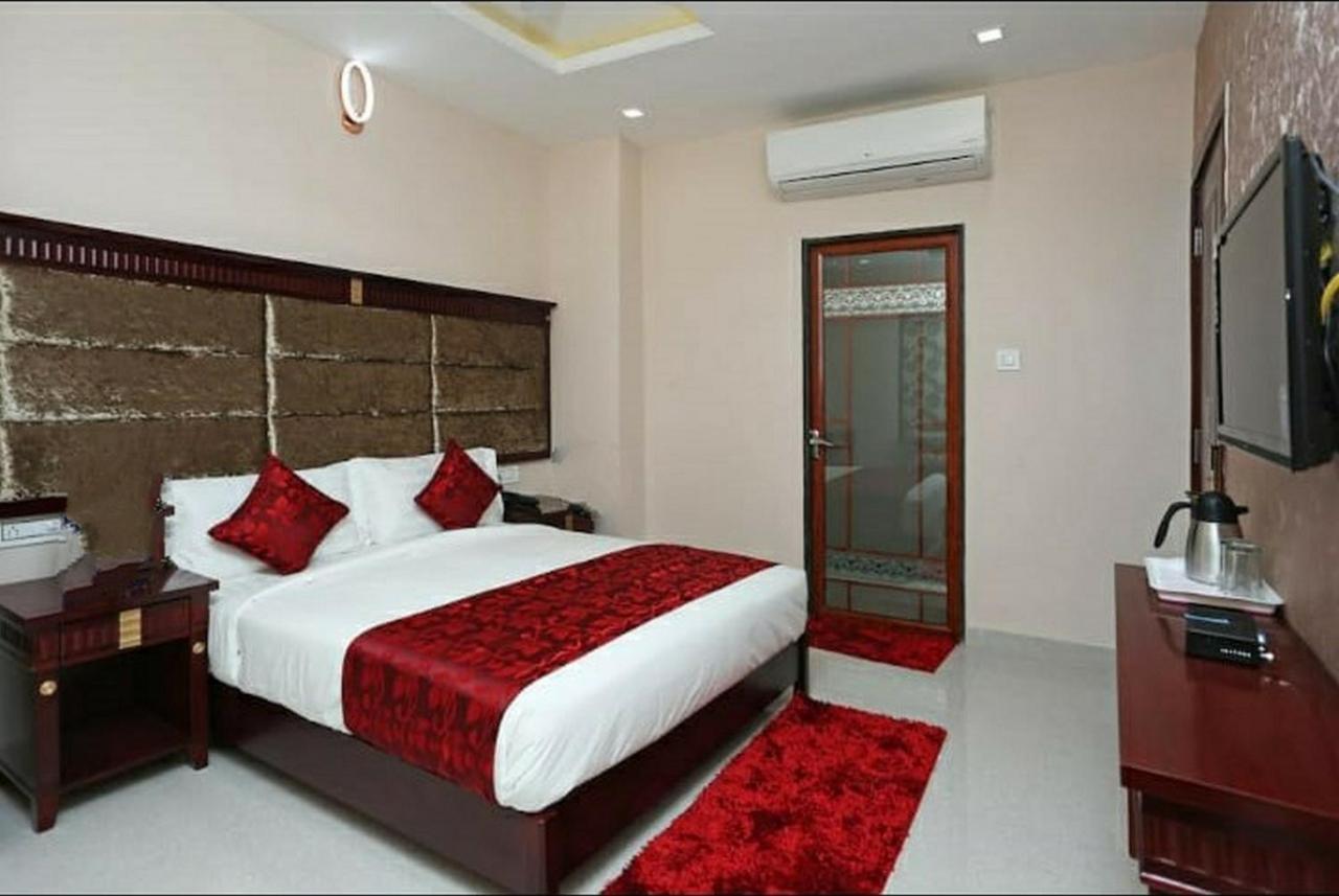Hotel Eleven Heights ,Bhopal Exteriör bild