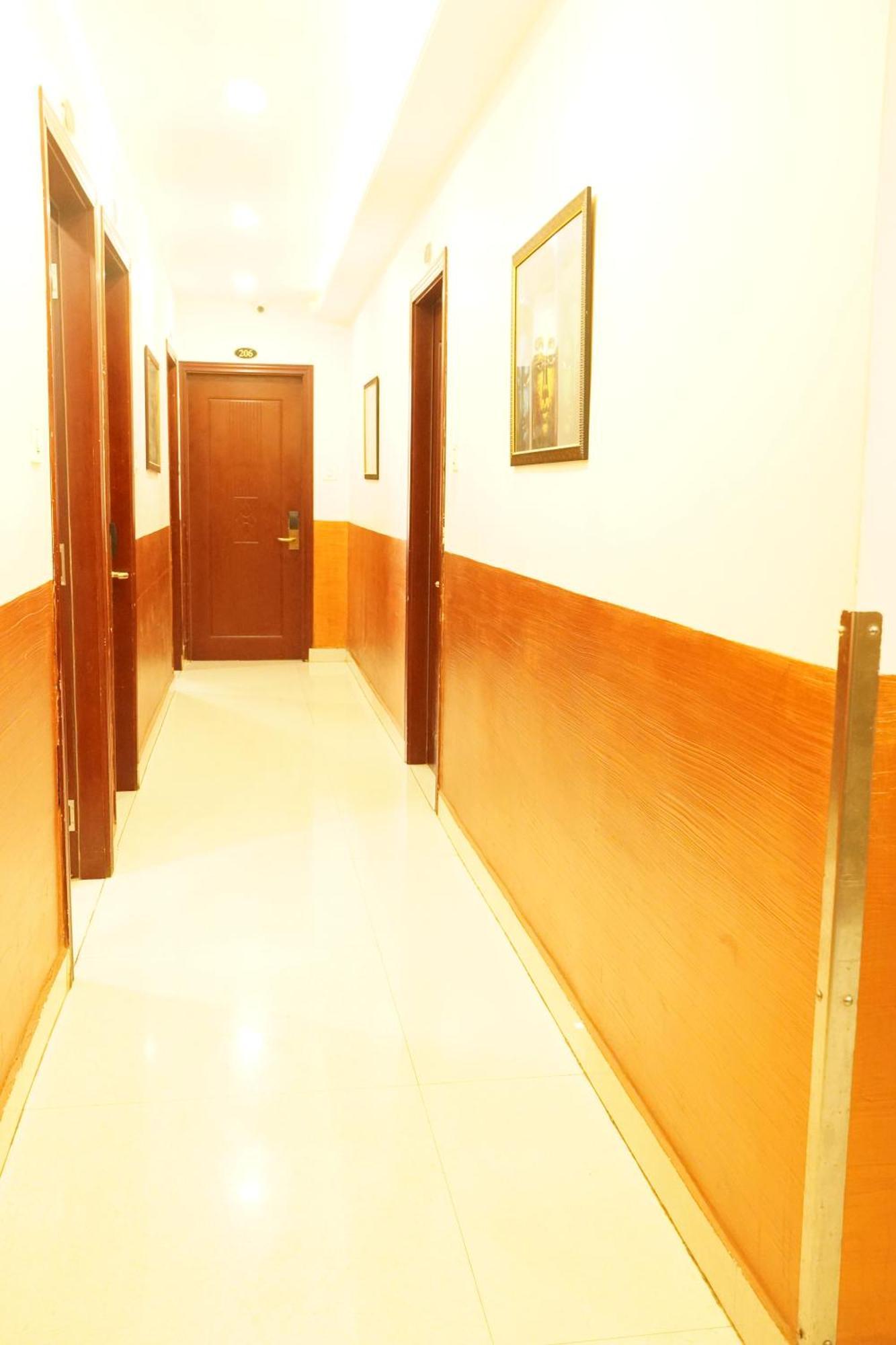 Hotel Eleven Heights ,Bhopal Exteriör bild